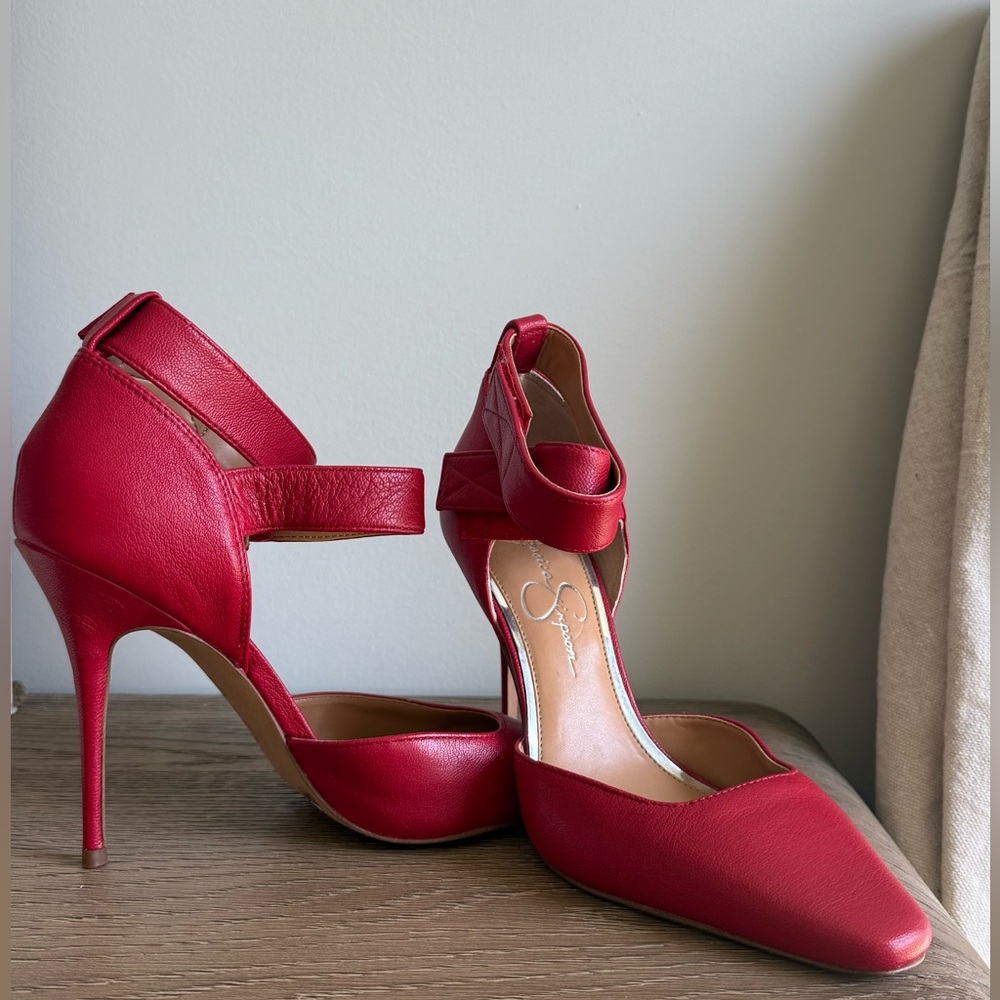 UNWORN & no flaws 
Jessica Simpson Cassiya red heel leather with velcro straps